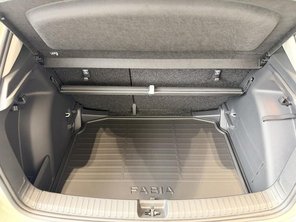 OI11002906_19.webp_Fabia Selection 1.0 MPI 59 kW zelená