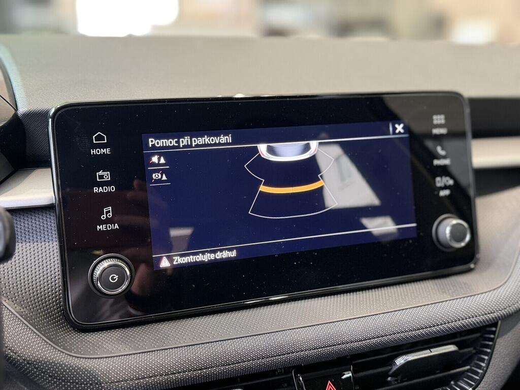 OI11002906_21.webp_Fabia Selection 1.0 MPI 59 kW zelená