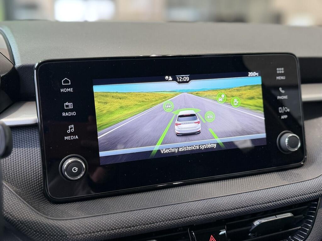 OI11002906_22.webp_Fabia Selection 1.0 MPI 59 kW zelená