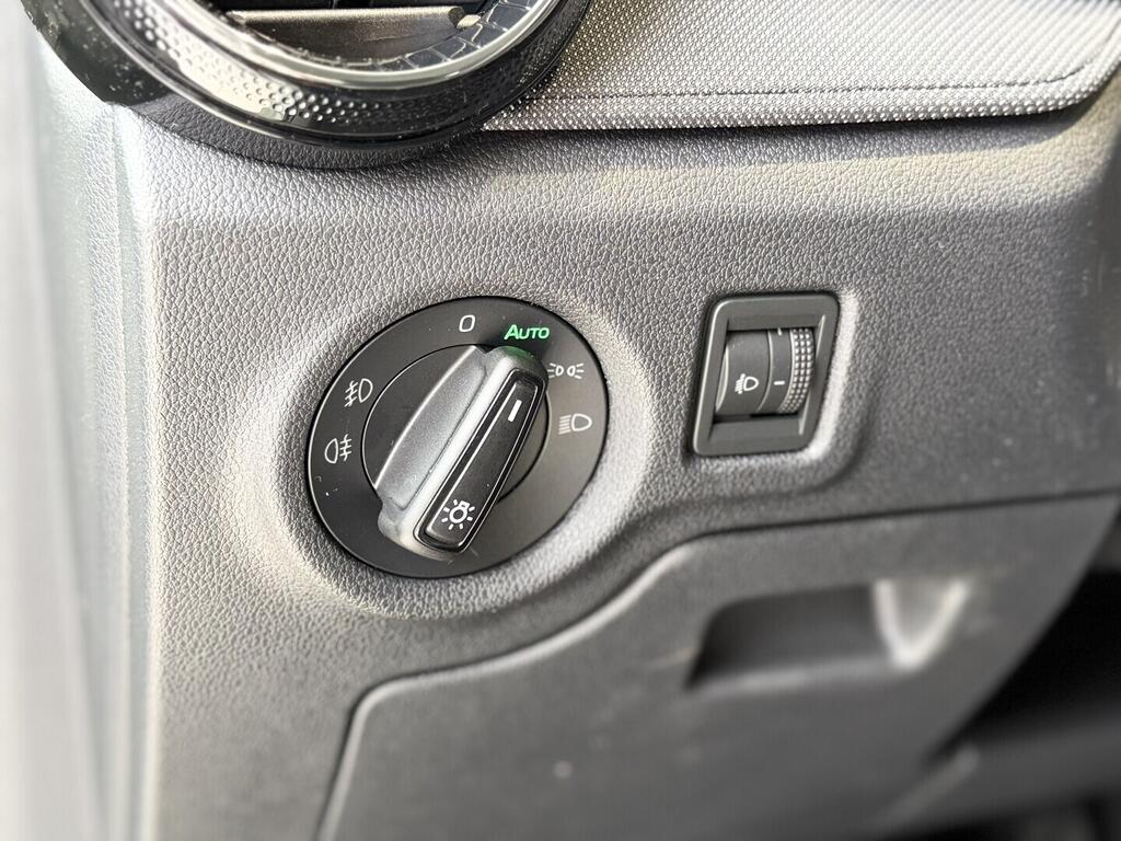 OI11002906_25.webp_Fabia Selection 1.0 MPI 59 kW zelená