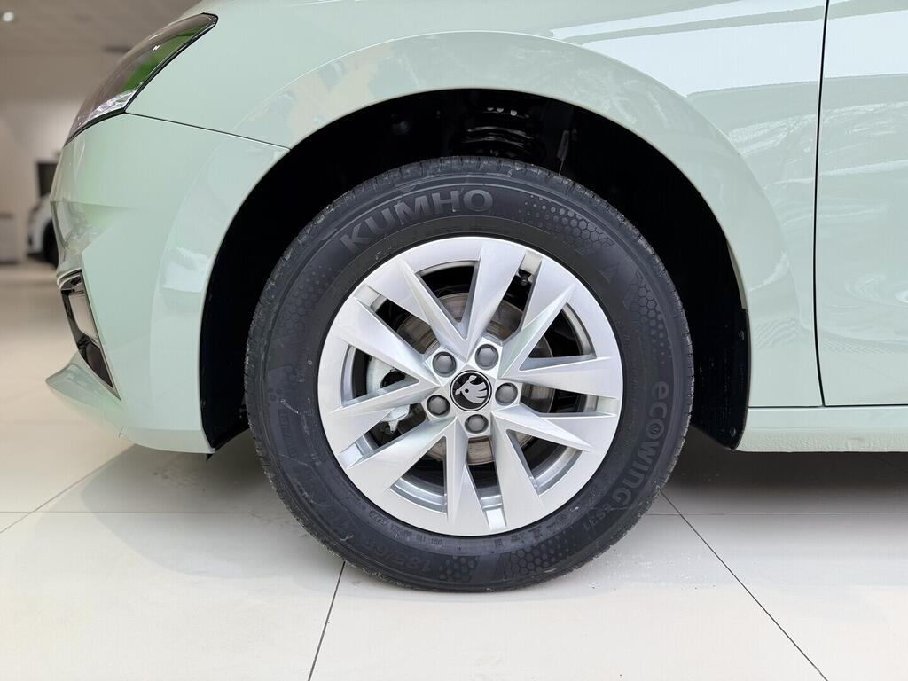 OI11002906_28.webp_Fabia Selection 1.0 MPI 59 kW zelená