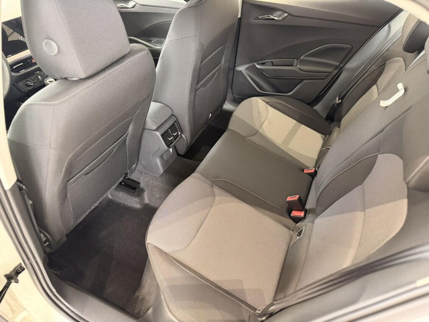 OI11002908_15.webp_Fabia Selection 1.0 MPI 59 kW