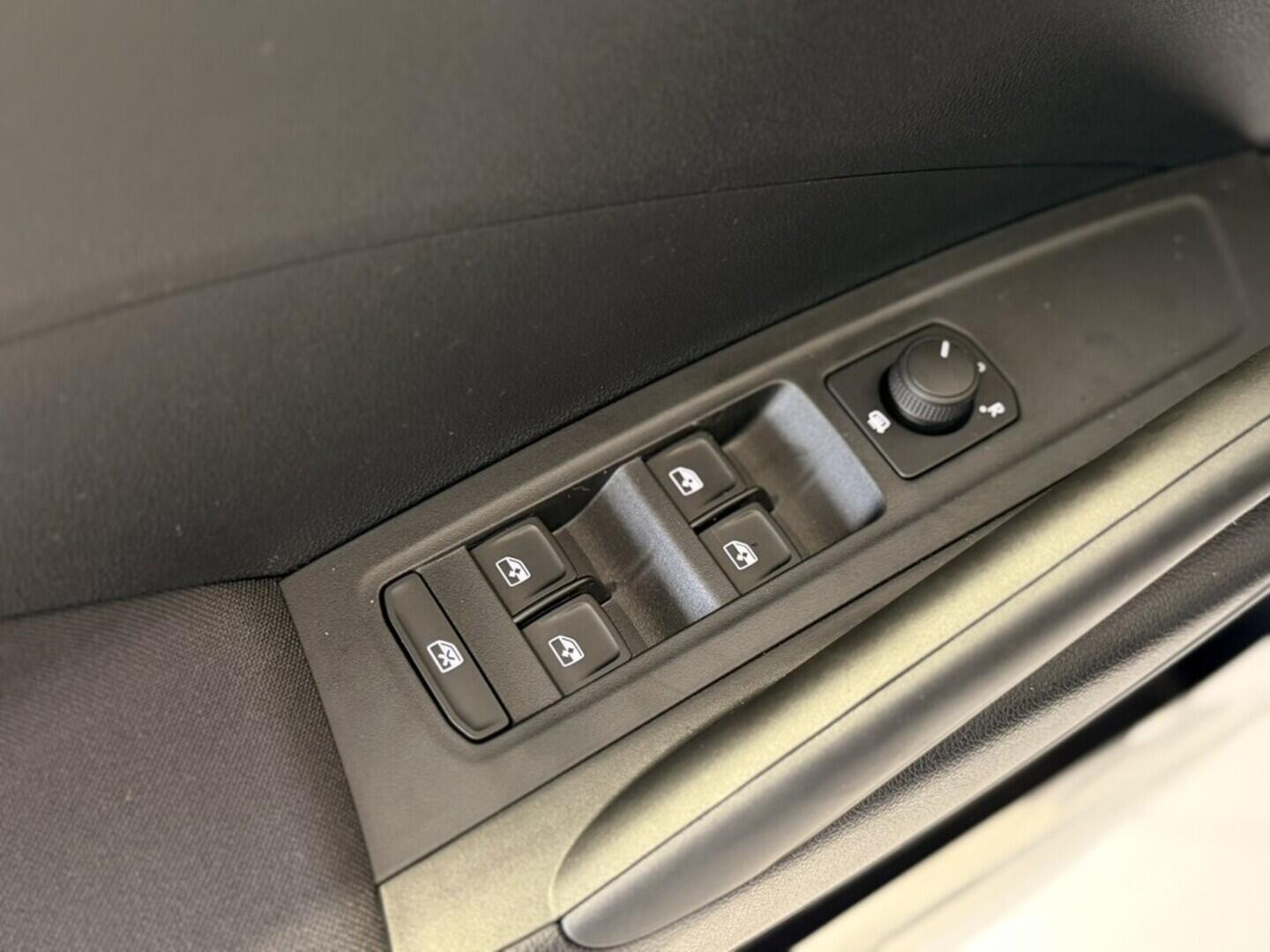 OI11002908_23.webp_Fabia Selection 1.0 MPI 59 kW