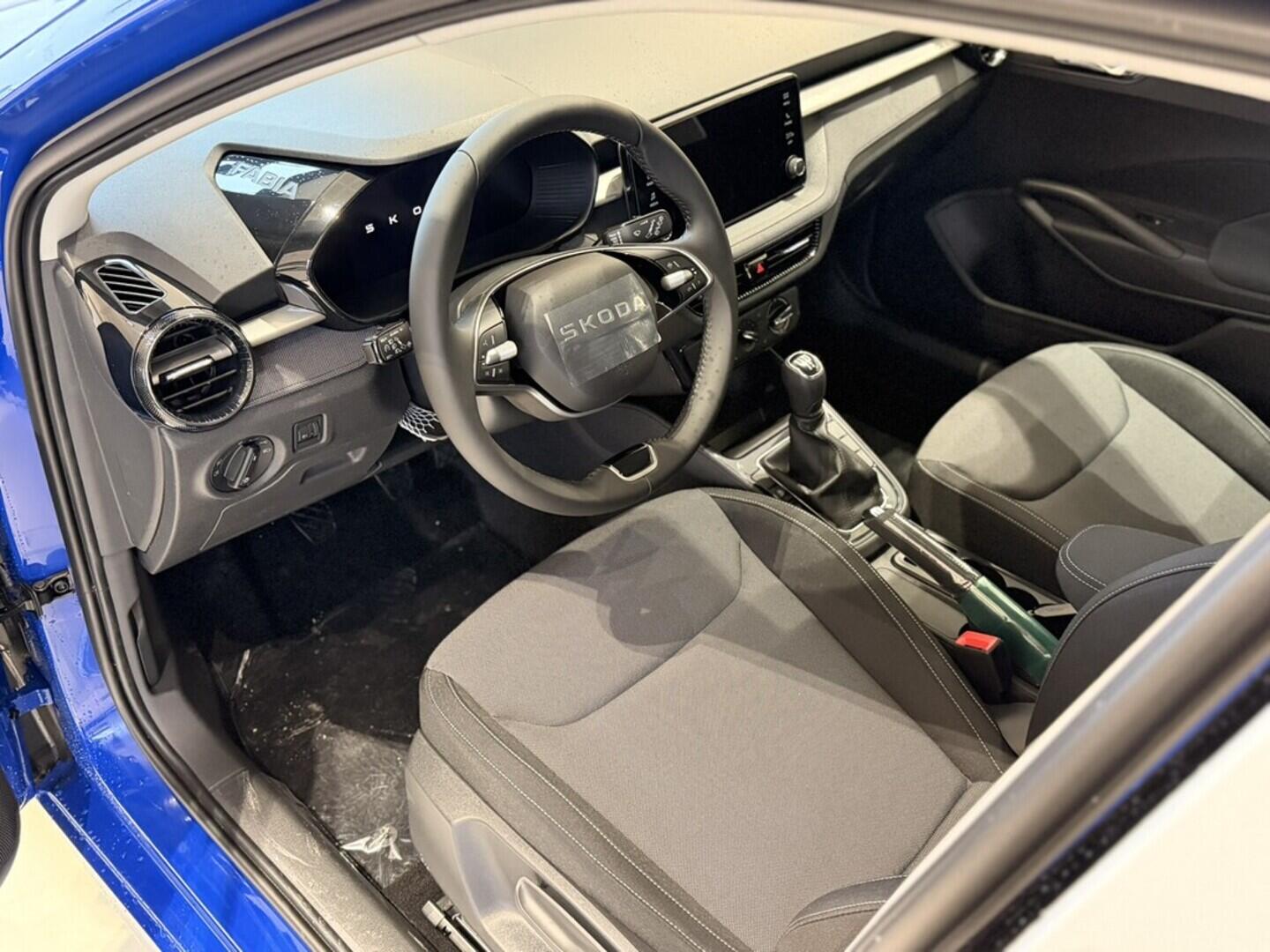 OI11002909_14.webp_Fabia Selection 1.0 MPI 59 kW