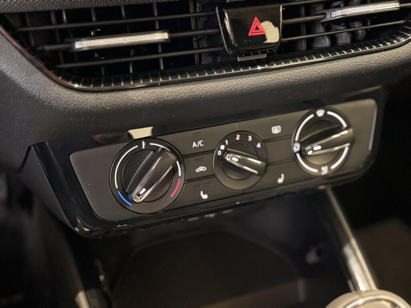 OI11002910_21.webp_Fabia Selection 1.0 MPI 59 kW