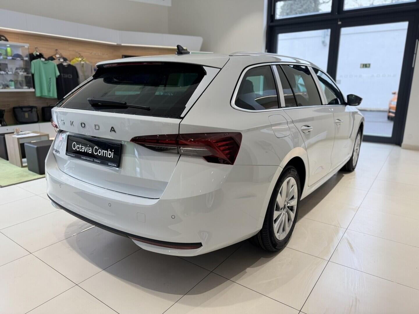 OI11002913_13.webp_Octavia Combi Top Selection 2.0 TDI 110 kW DSG 