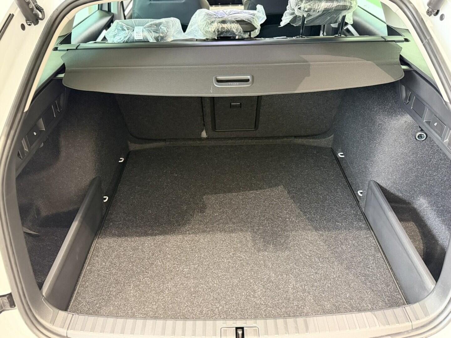 OI11002913_20.webp_Octavia Combi Top Selection 2.0 TDI 110 kW DSG 