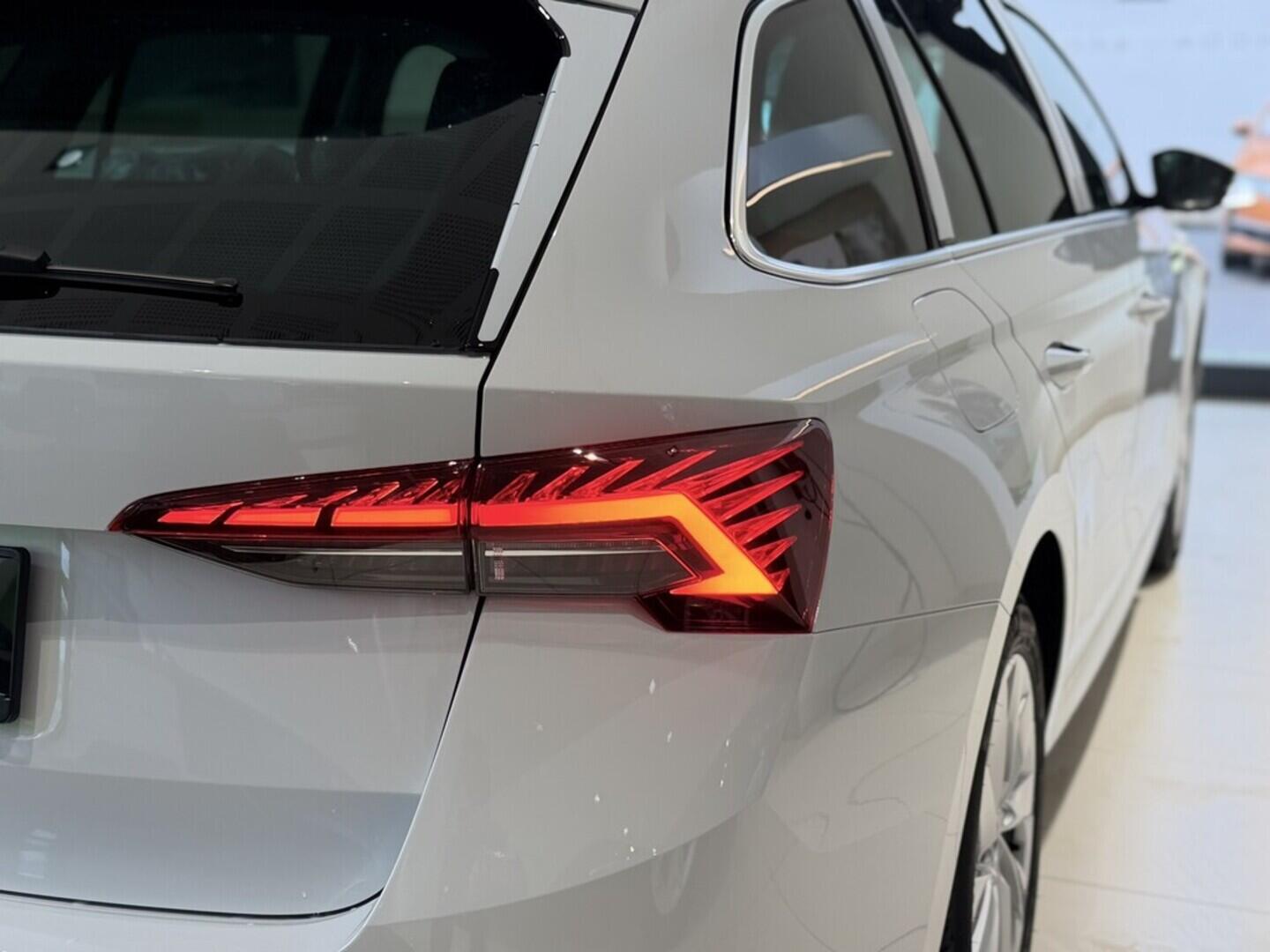 OI11002913_31.webp_Octavia Combi Top Selection 2.0 TDI 110 kW DSG 