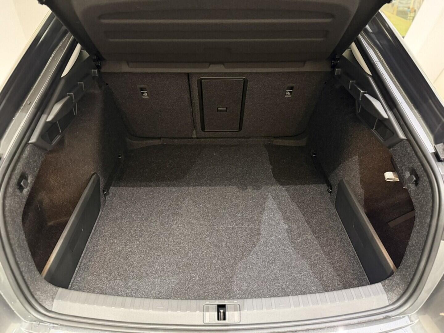 OI11002915_18.webp_Octavia Selection 1.5 TSI 85 kW  