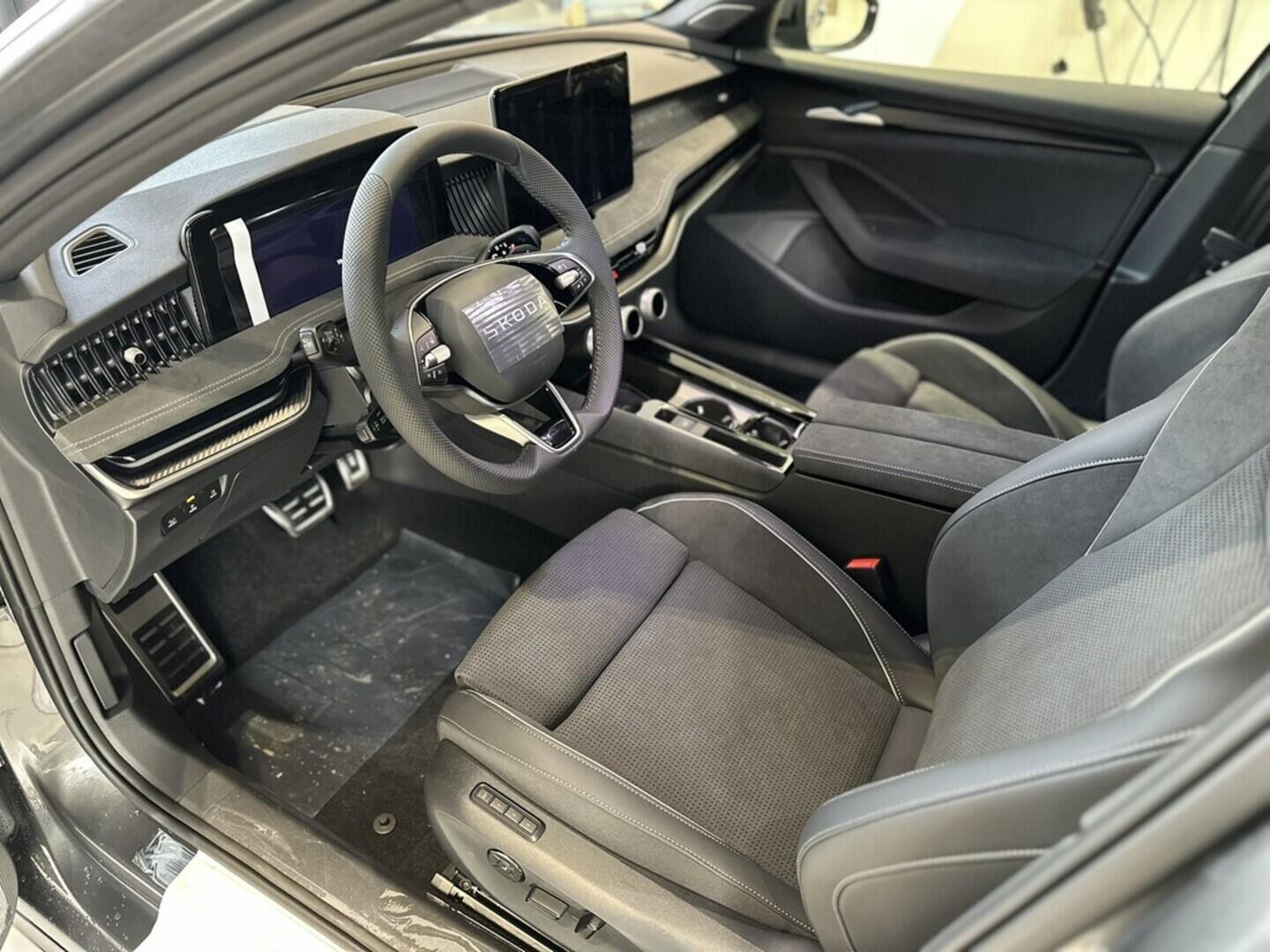 OI11002923_14.webp_Superb Sportline 2.0 TDI 142 kW 4x4