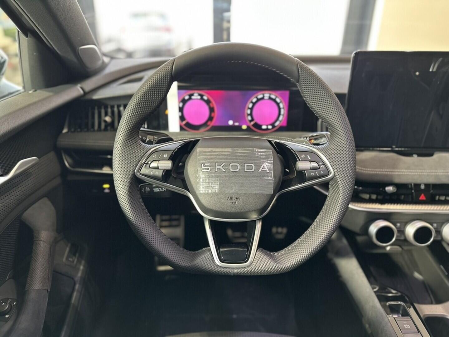 OI11002923_16.webp_Superb Sportline 2.0 TDI 142 kW 4x4