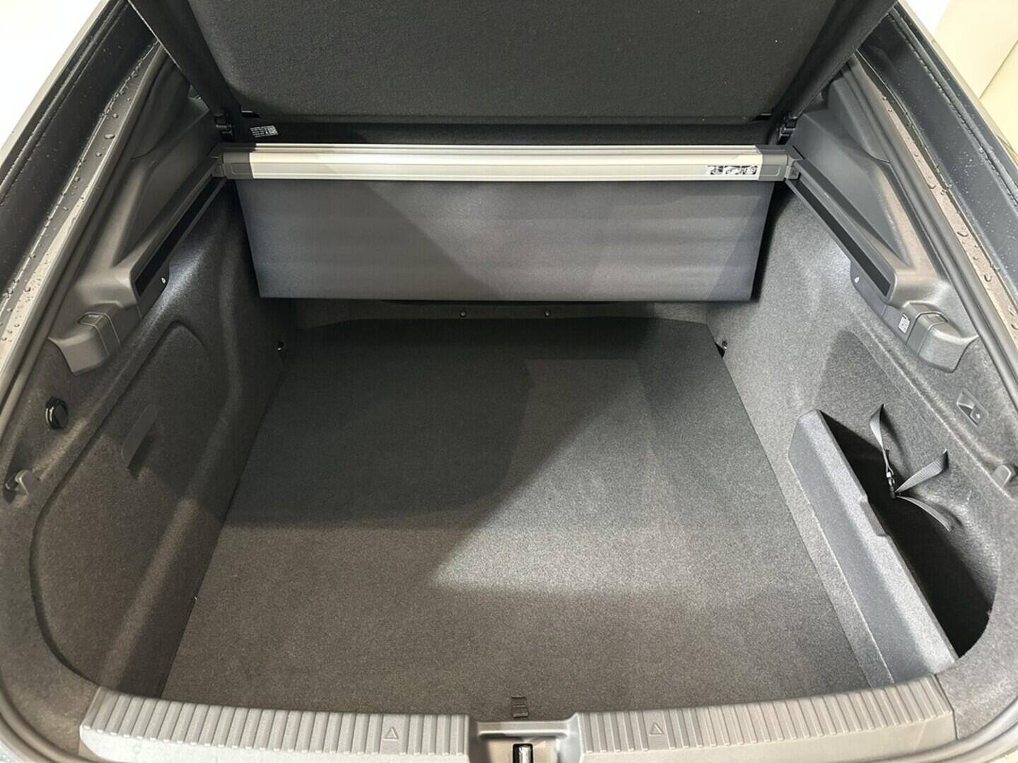 OI11002923_18.webp_Superb Sportline 2.0 TDI 142 kW 4x4