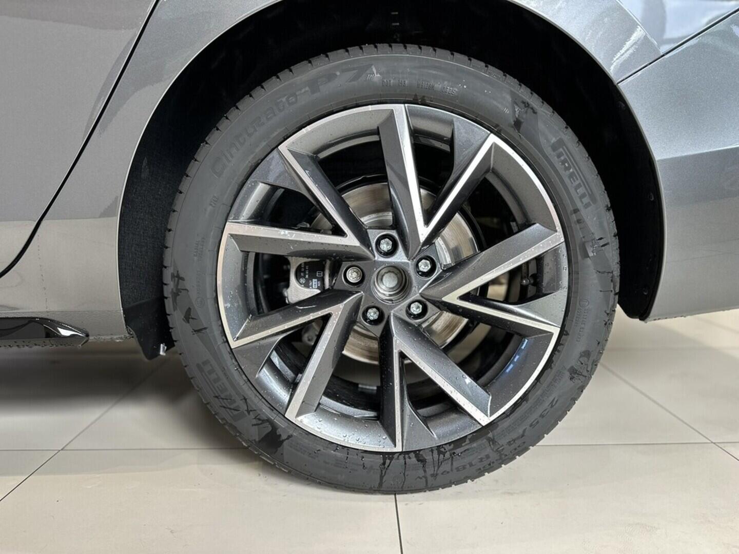 OI11002923_22.webp_Superb Sportline 2.0 TDI 142 kW 4x4