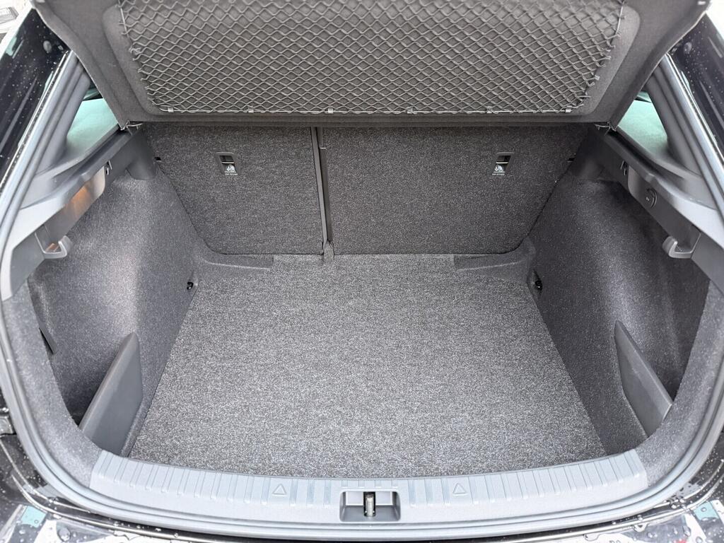 OI11002927_17.webp_Scala Dymanic 1.0 TSI 85 kW DSG černá