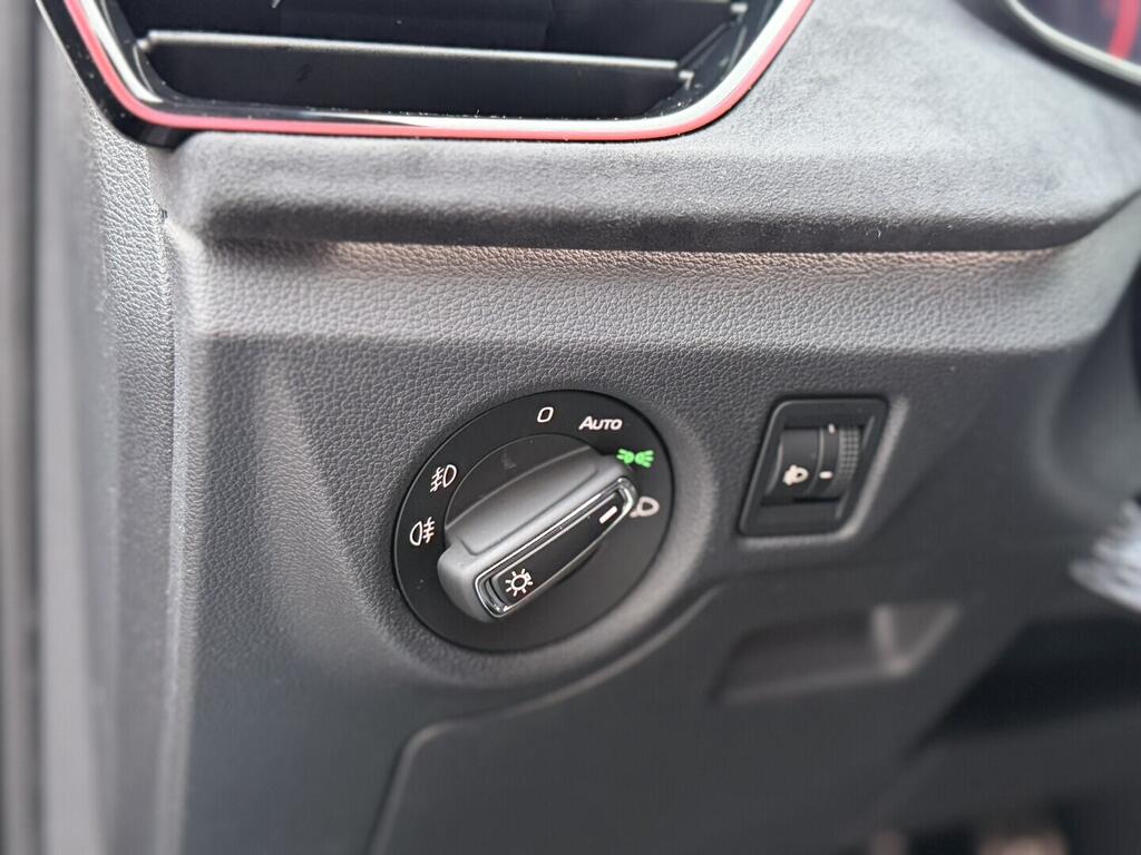 OI11002927_26.webp_Scala Dymanic 1.0 TSI 85 kW DSG černá