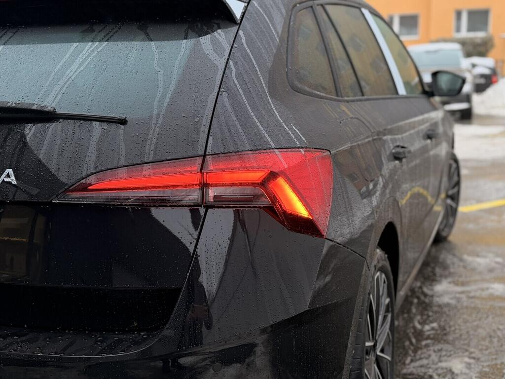 OI11002927_30.webp_Scala Dymanic 1.0 TSI 85 kW DSG černá