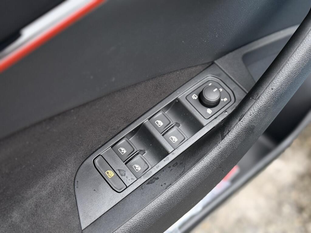 OI11002928_27.webp_Scala Dymanic 1.0 TSI 85 kW DSG černá