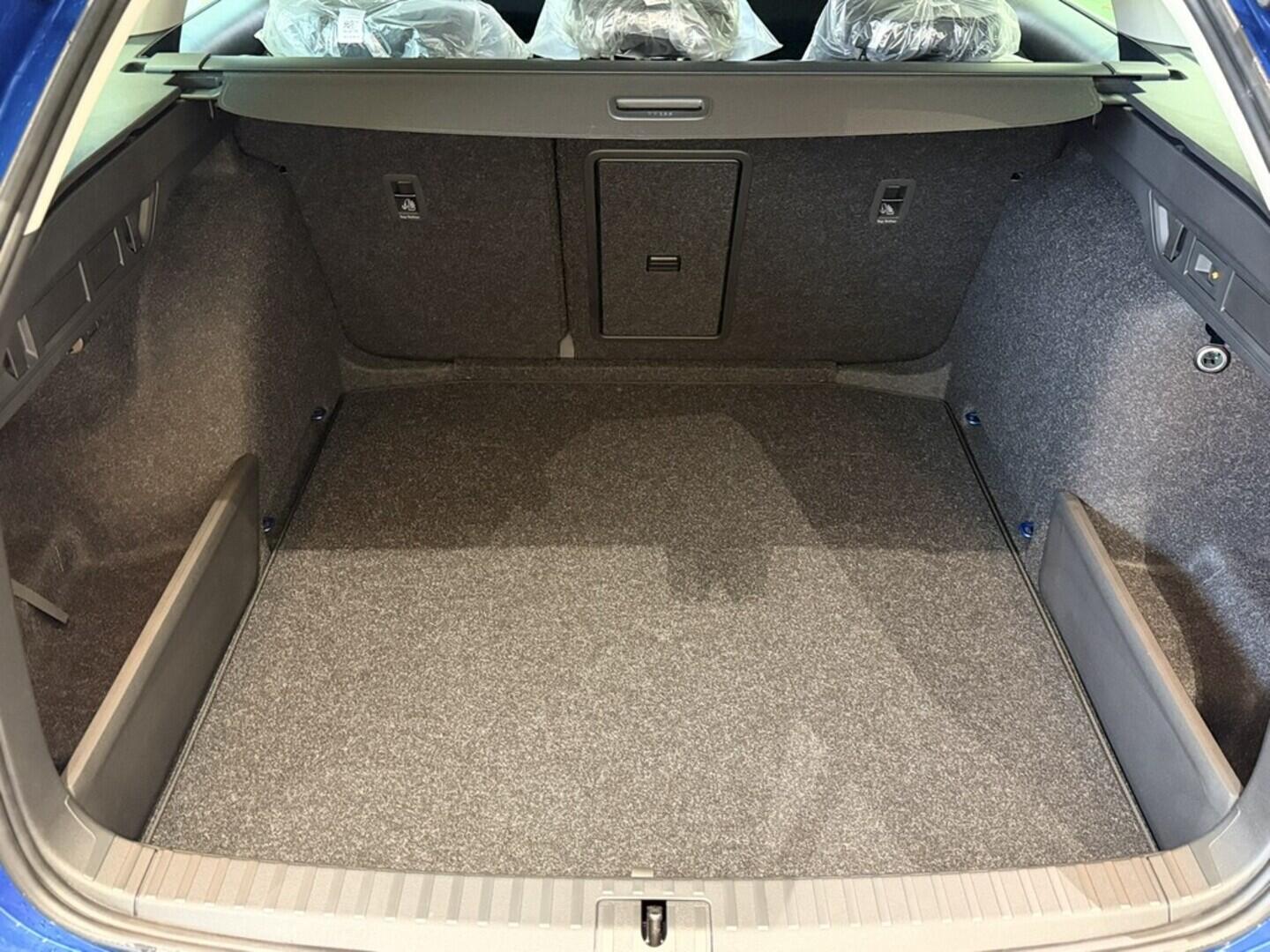 OI11002943_18.webp_Octavia Combi Classic 1.5 TSI 110 kW