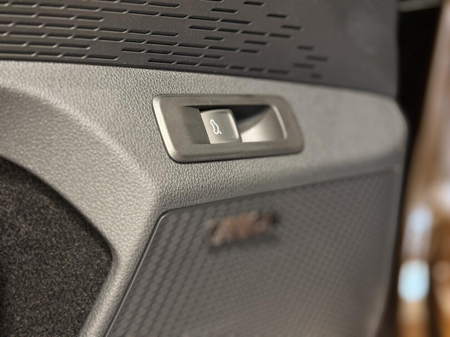 OI11002956_18.webp_Octavia Combi Exclusive Selection 2.0 TDI 110 kW DSG