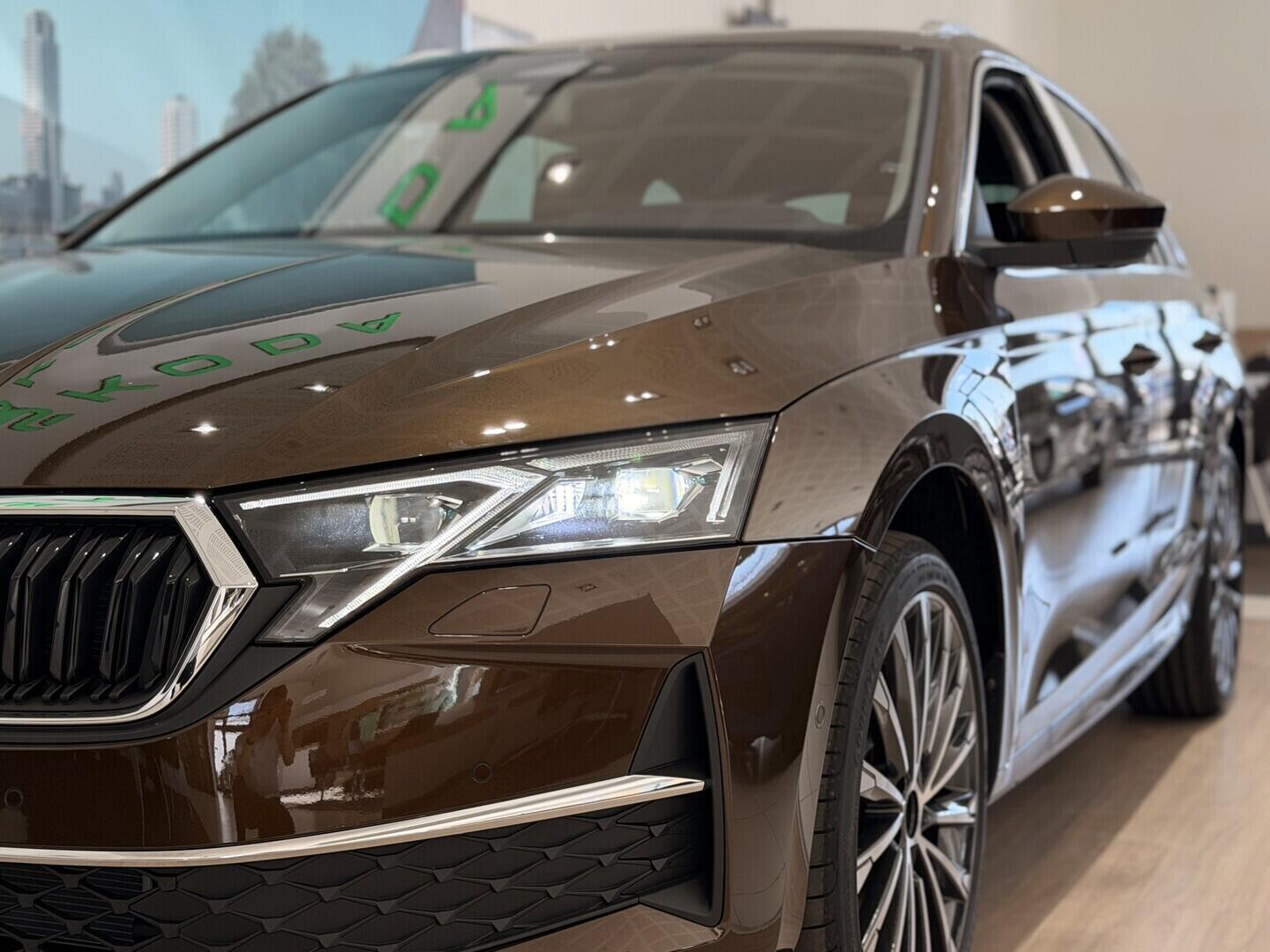 OI11002956_20.webp_Octavia Combi Exclusive Selection 2.0 TDI 110 kW DSG