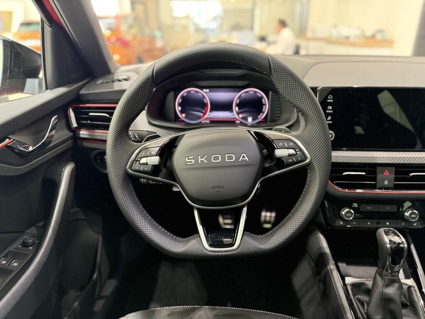 OI11002970_25.webp_Kamiq Monte Carlo 1.5 TSI 110 kW DSG