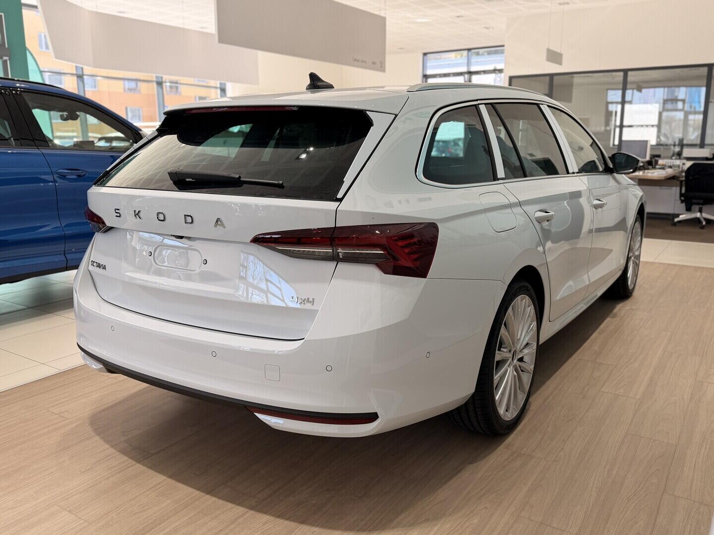 OI11002973_13.webp_Octavia Combi Exclusive Selection 2.0 TSI 150 kW DSG 4x4