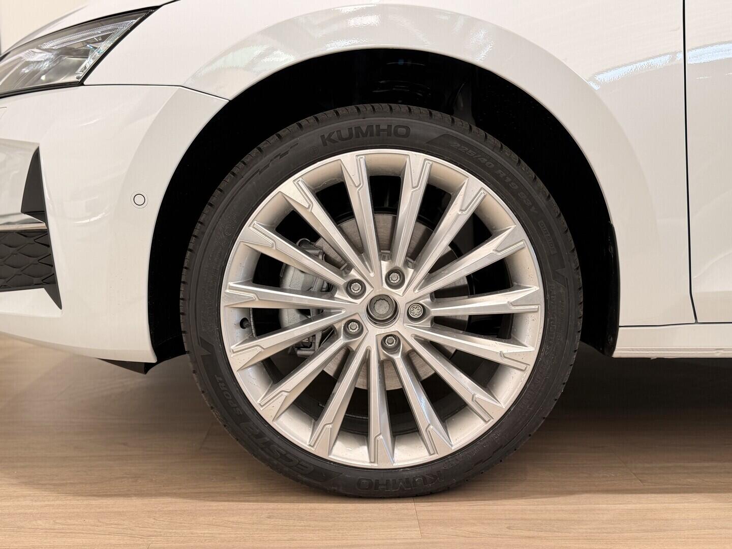 OI11002973_25.webp_Octavia Combi Exclusive Selection 2.0 TSI 150 kW DSG 4x4