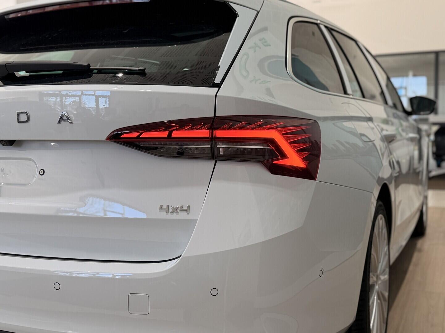 OI11002973_27.webp_Octavia Combi Exclusive Selection 2.0 TSI 150 kW DSG 4x4