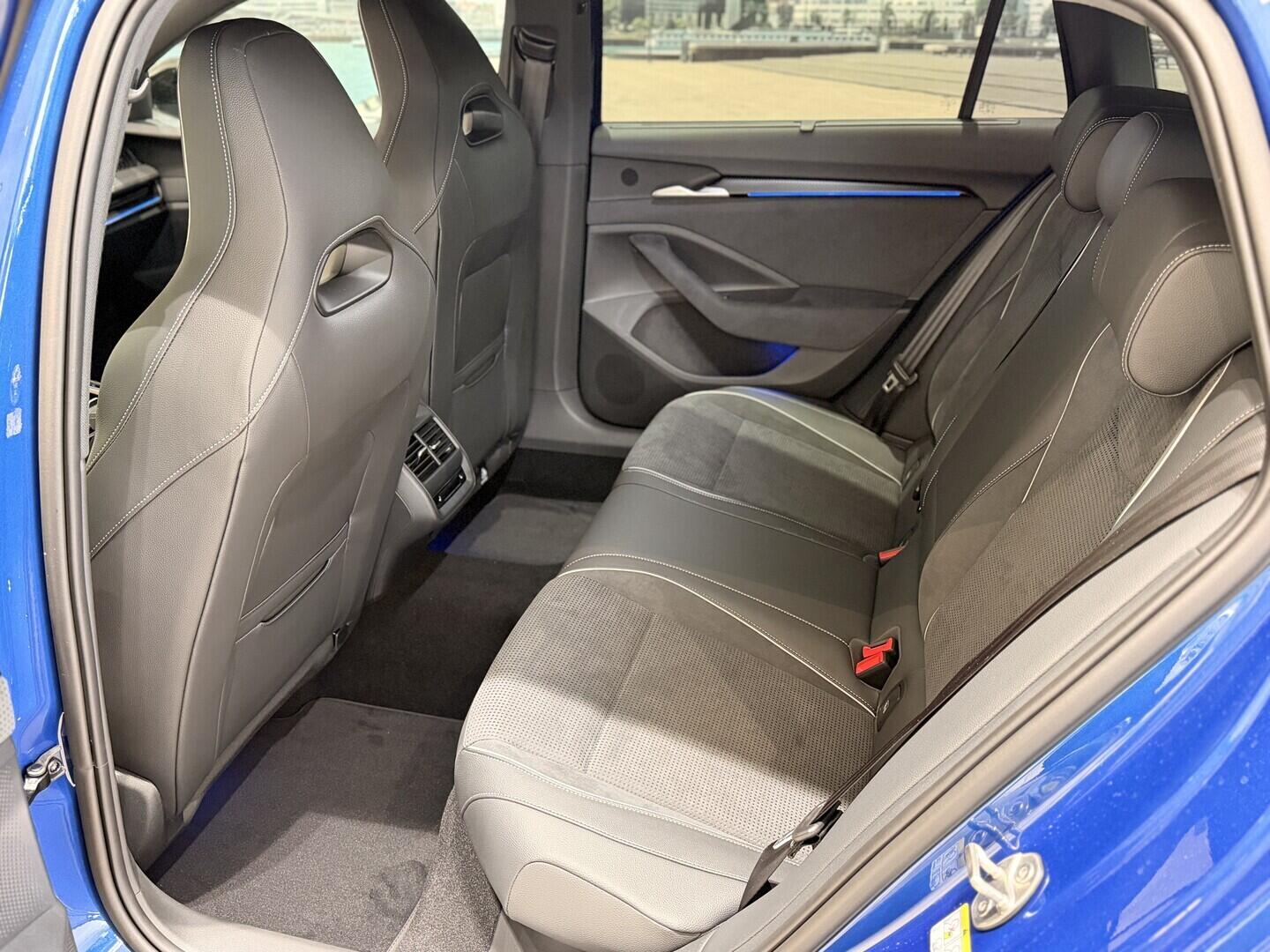 OI11002977_15.webp_Superb Combi Sportline 2.0 TDI 142 kW 4x4