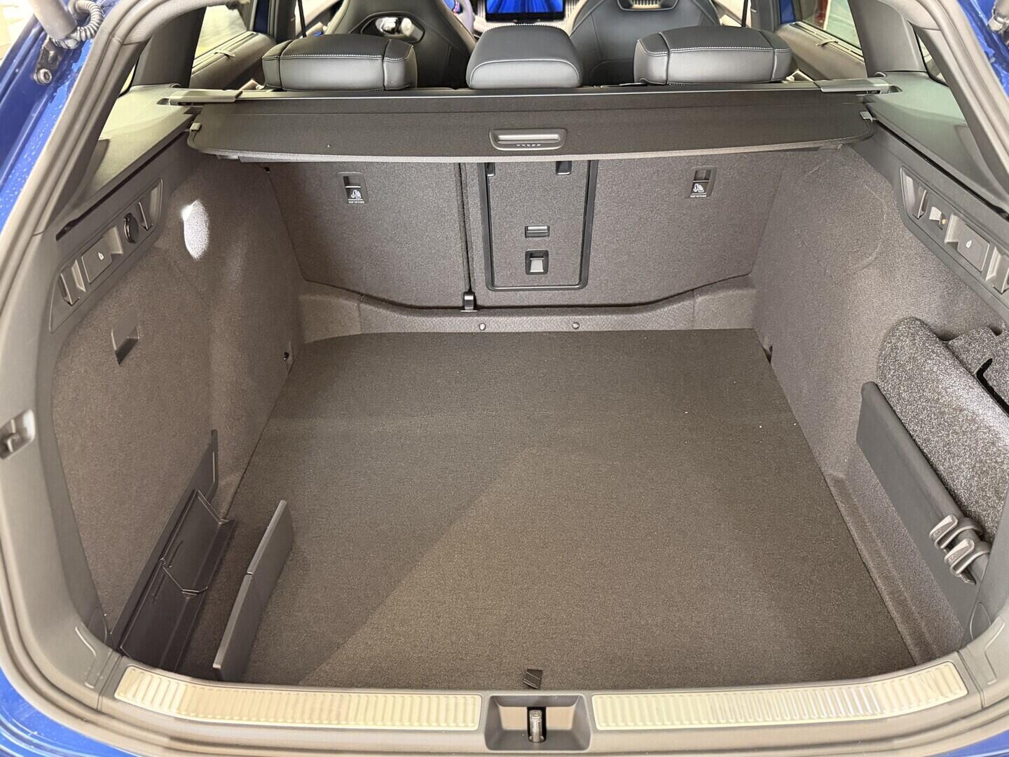 OI11002977_17.webp_Superb Combi Sportline 2.0 TDI 142 kW 4x4