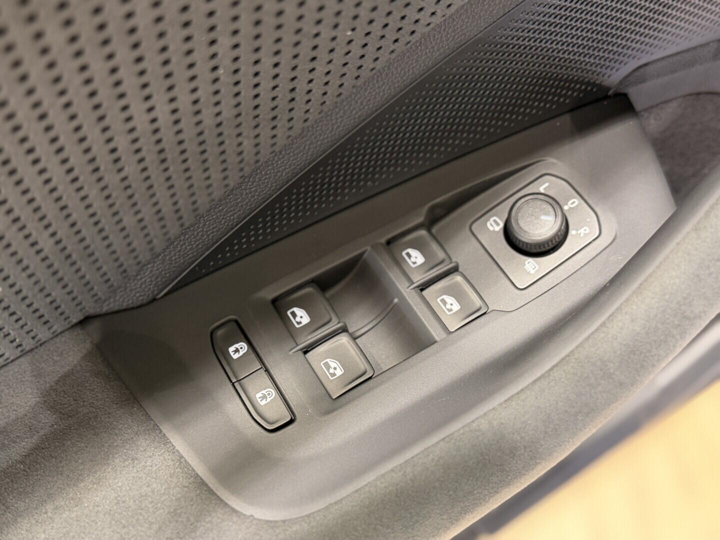 OI11002977_29.webp_Superb Combi Sportline 2.0 TDI 142 kW 4x4