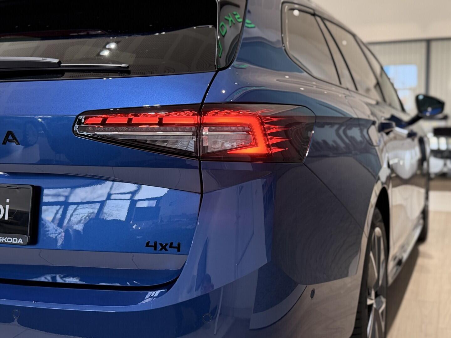 OI11002977_32.webp_Superb Combi Sportline 2.0 TDI 142 kW 4x4