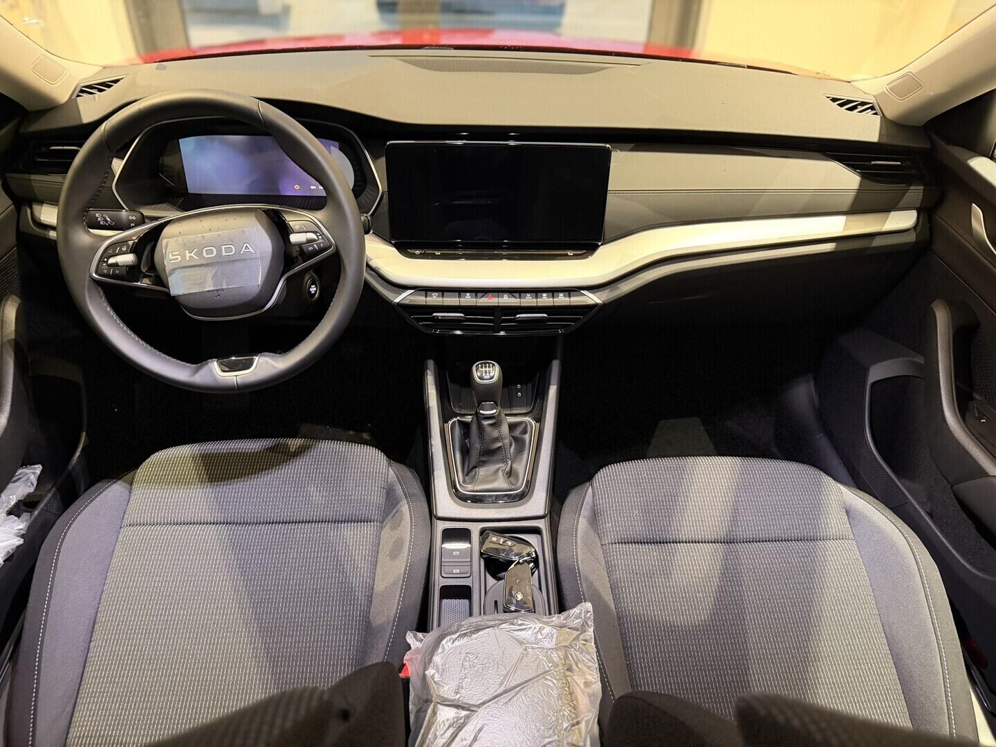 OI11002989_15.webp_Octavia Combi Classic 1.5 TSI 85 kW červená