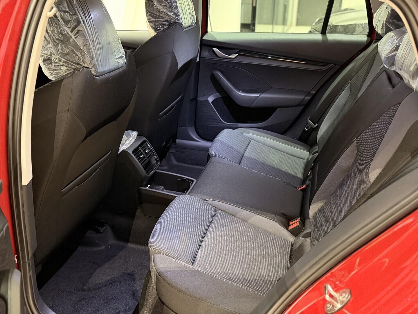 OI11002989_17.webp_Octavia Combi Classic 1.5 TSI 85 kW červená