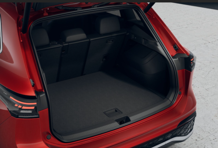 OI23O02605_14.webp_Tiguan R-Line People 1,5 110 kW