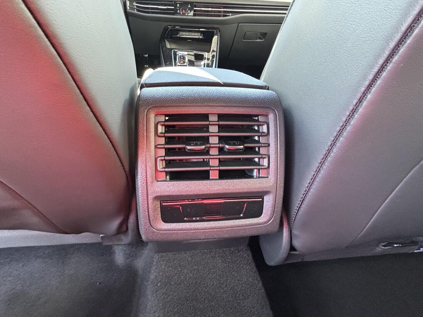 OI23O02646_19.webp_Golf V. R-line People  1,5 eTSI 7DSG mHEV 110 kW