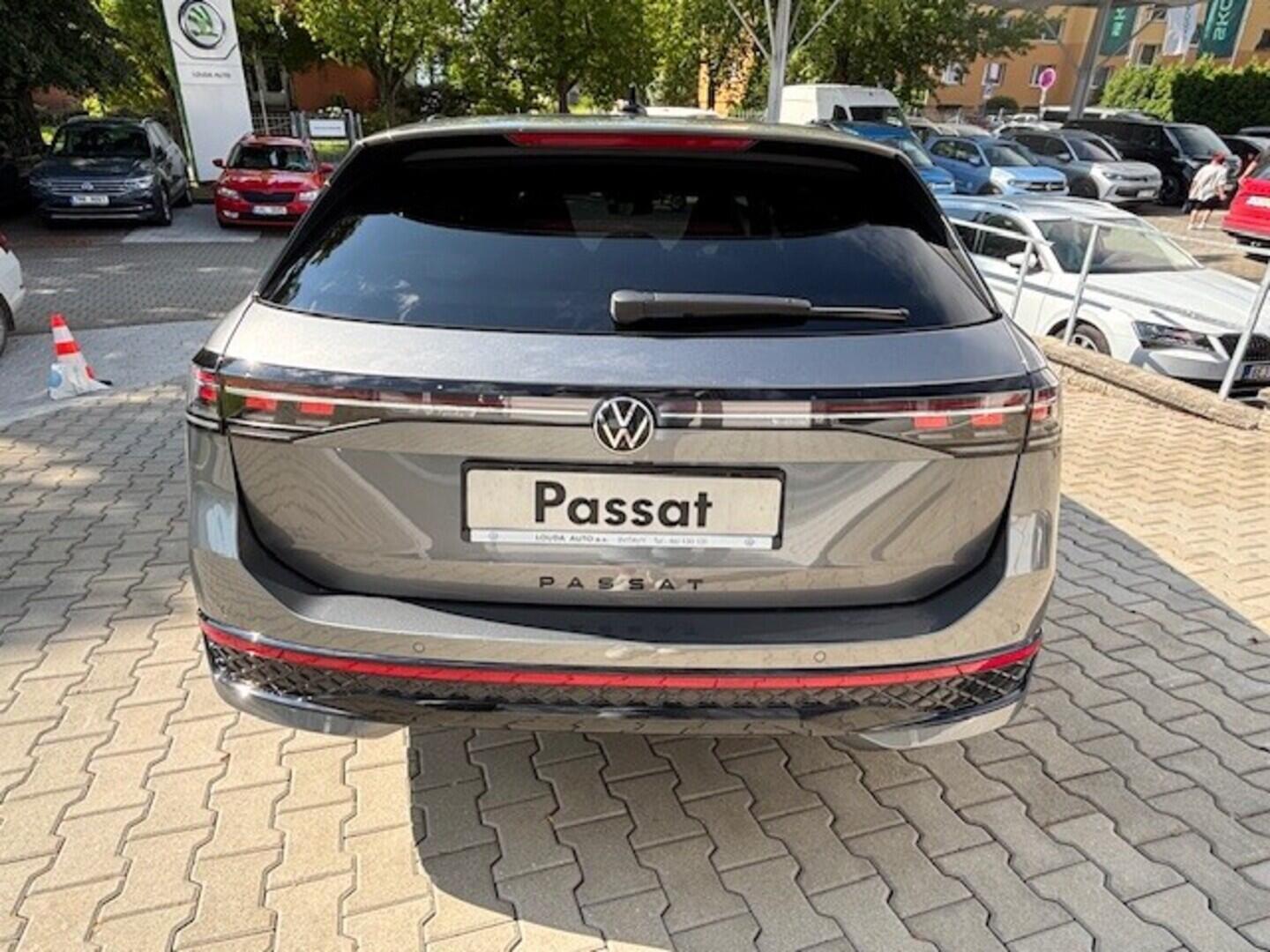 OI23O02664_20.webp_Passat R-Line People  2,0 195 kW Passat R-Line People 2,0 TSI 195 kW 4MOT