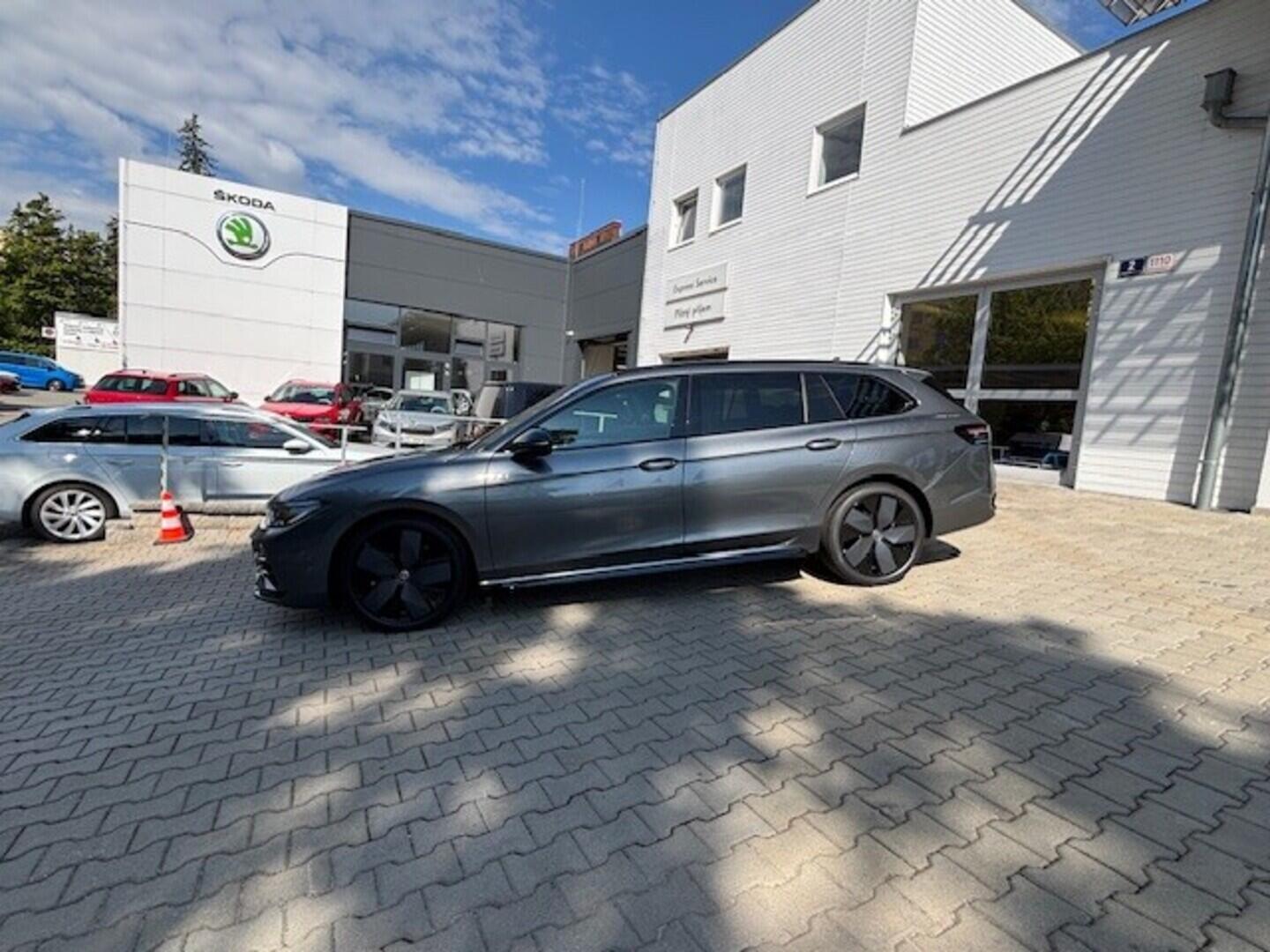 OI23O02664_21.webp_Passat R-Line People  2,0 195 kW Passat R-Line People 2,0 TSI 195 kW 4MOT