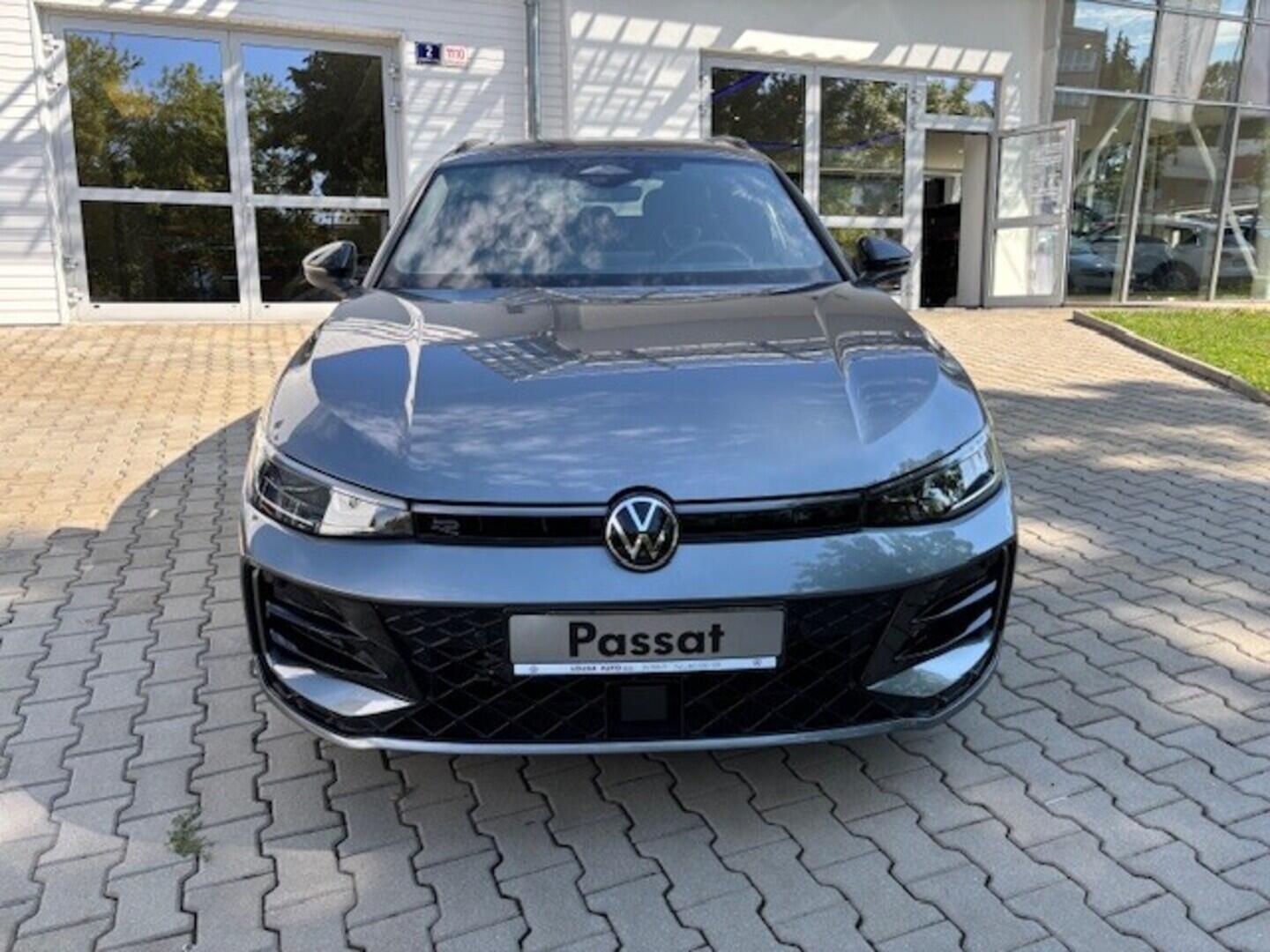OI23O02664_22.webp_Passat R-Line People  2,0 195 kW Passat R-Line People 2,0 TSI 195 kW 4MOT