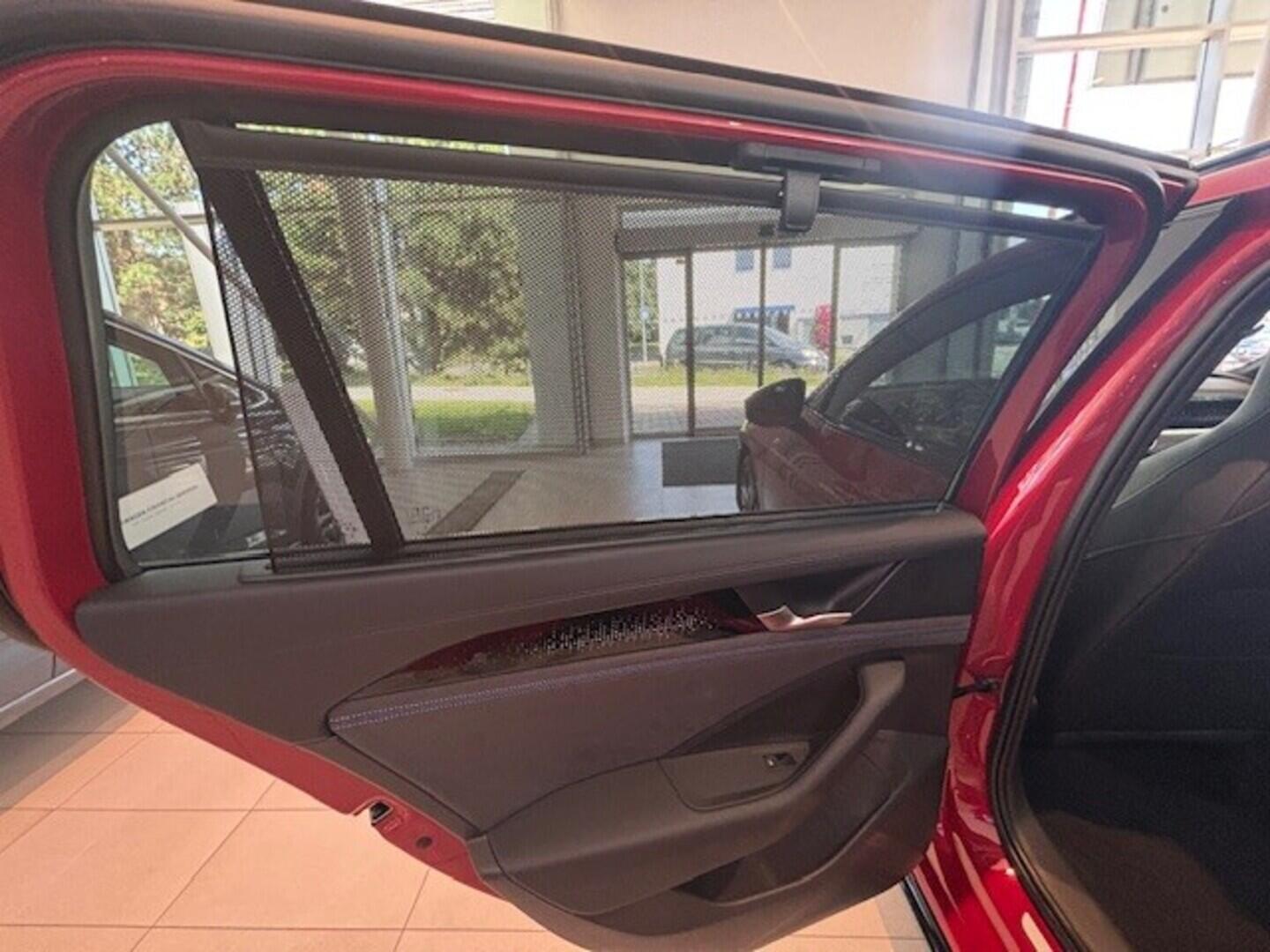 OI23O02677_21.webp_Passat R-Line People 2,0 TSI 150 kW  150 kW Passat R-Line People 2,0 TSI 150 kW