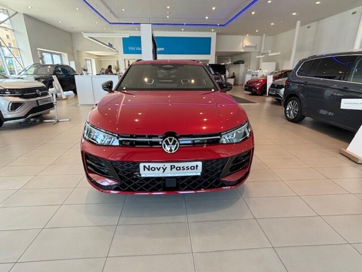 OI23O02677_26.webp_Passat R-Line People 2,0 TSI 150 kW  150 kW Passat R-Line People 2,0 TSI 150 kW