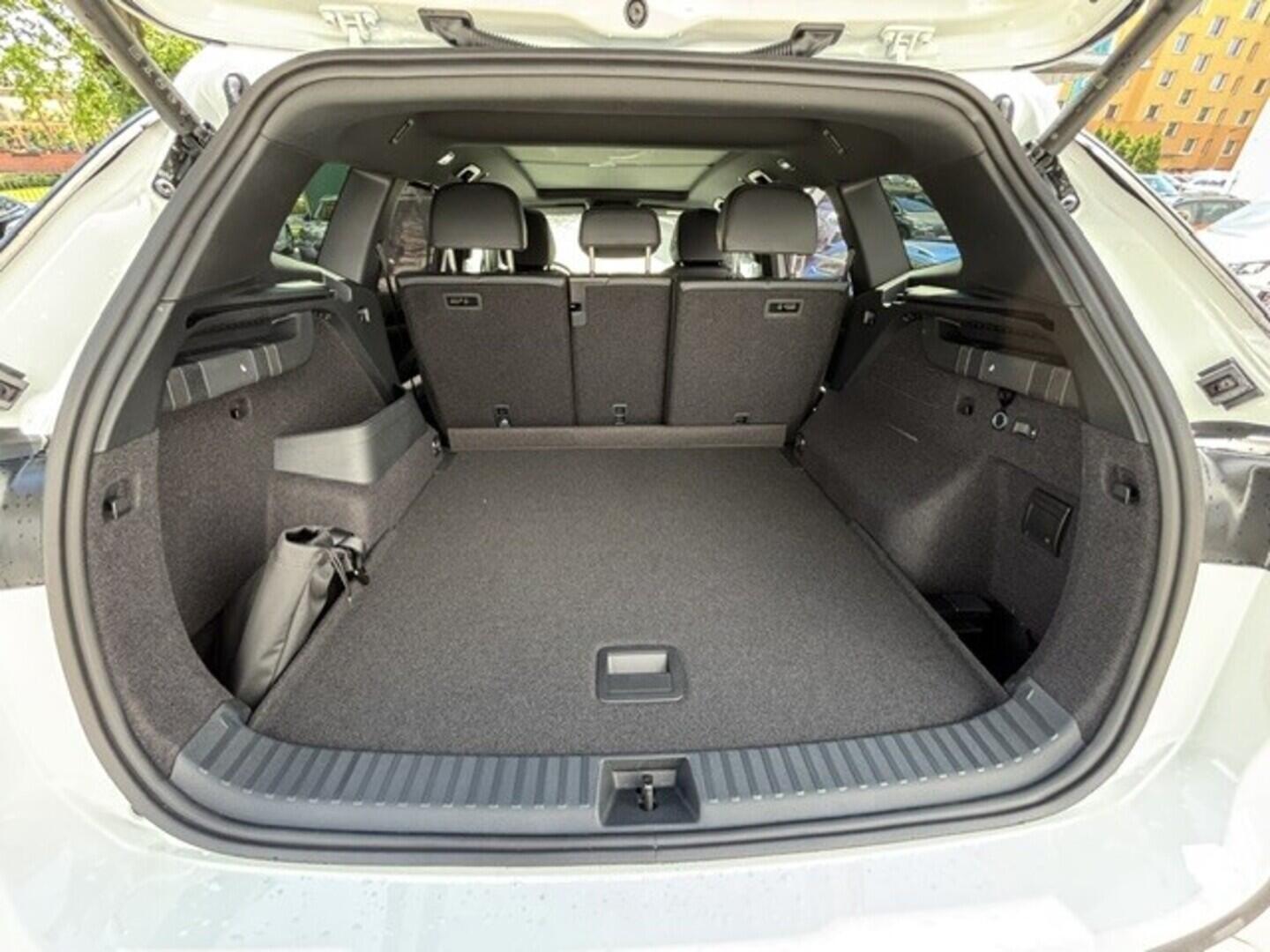 OI23O02750_22.webp_Tayron Elegance 2,0 TDI 4MOT 142 kW