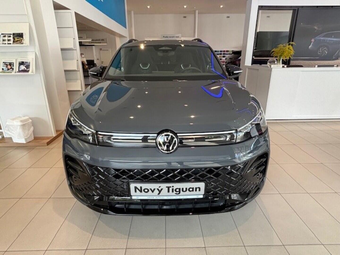 OI23O02760_20.webp_Tiguan R-Line People  1,5 eTSI 110 kW Tiguan R-Line People 1,5 eTSI 110 kW  7 Automatická