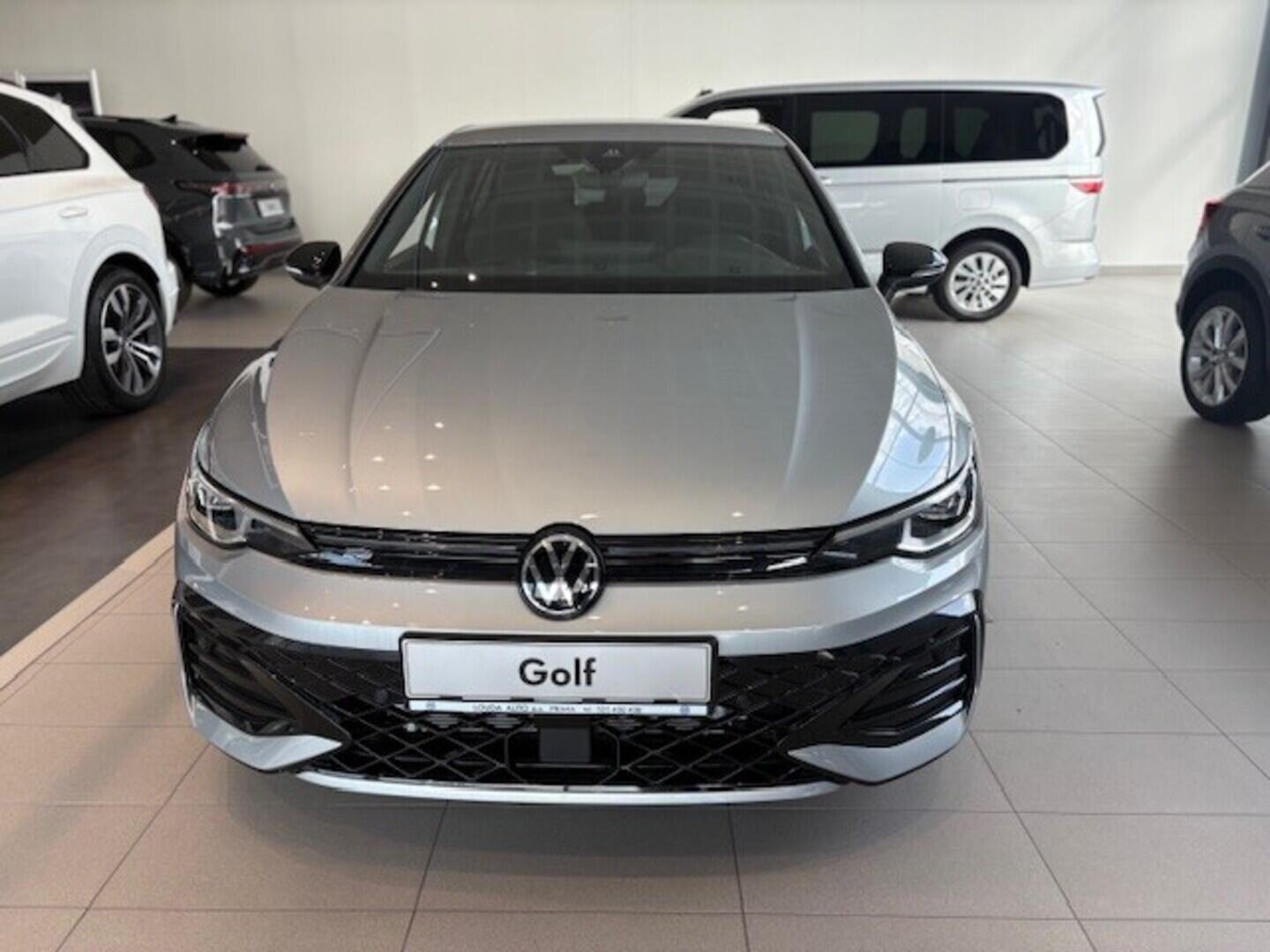 OI23O02787_11.webp_Golf R-Line People 1,5 TSI 6G 110 kW