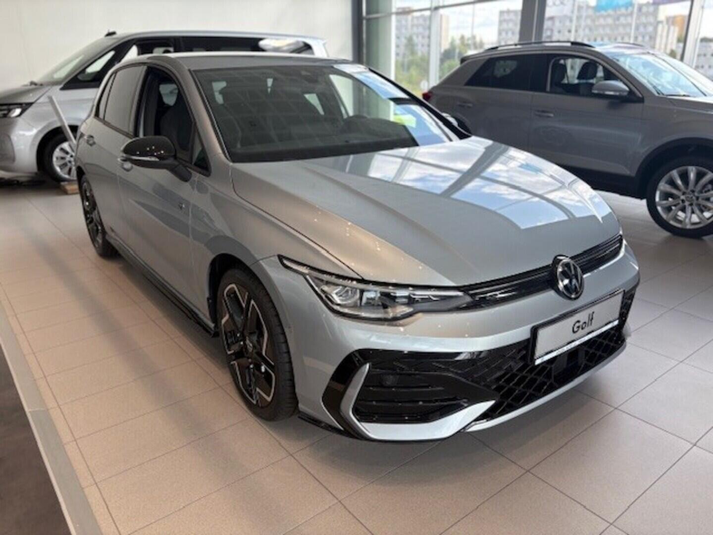 OI23O02787_12.webp_Golf R-Line People 1,5 TSI 6G 110 kW