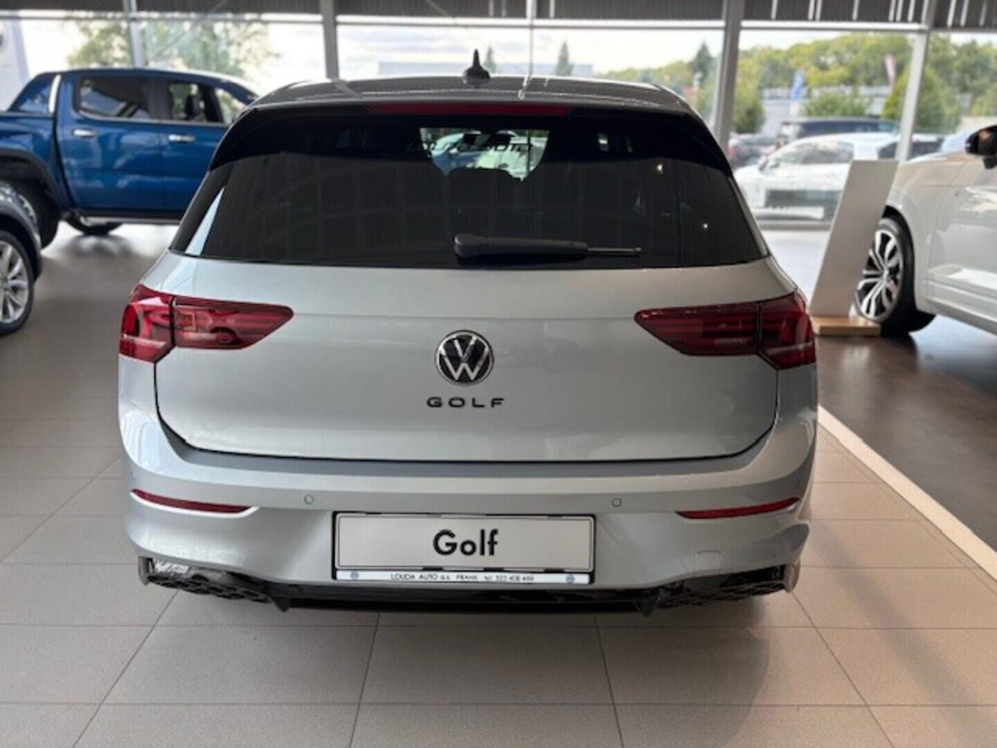 OI23O02787_15.webp_Golf R-Line People 1,5 TSI 6G 110 kW