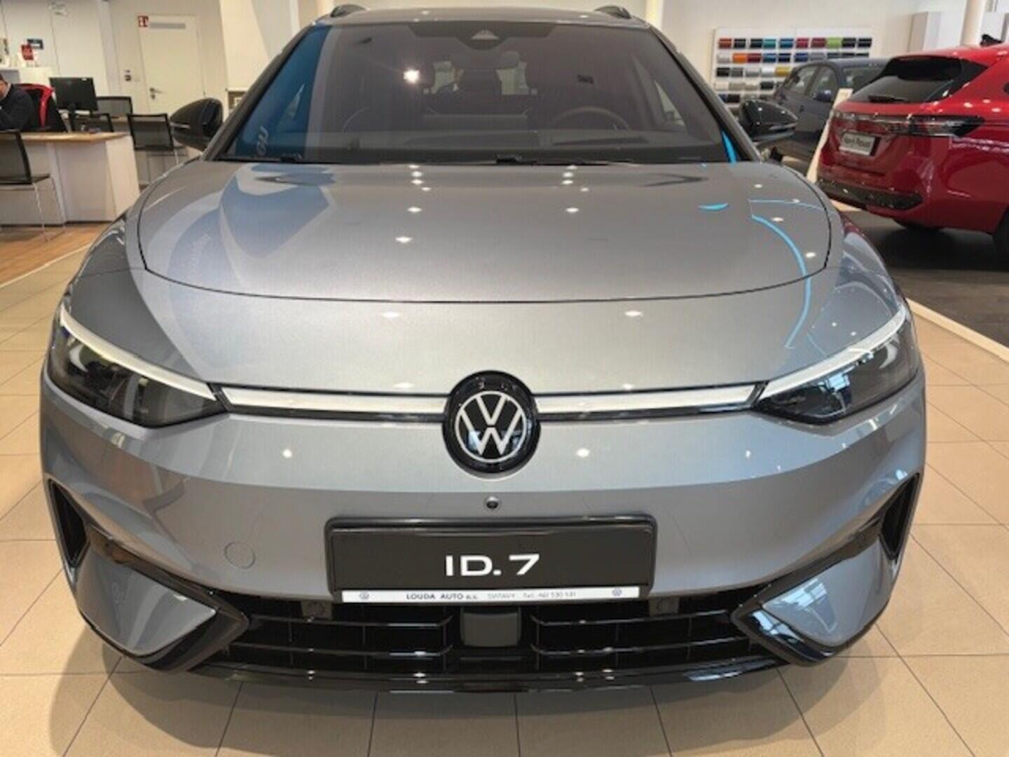 OI23O02788_18.webp_ID.7 Tourer Pro S People 210 kW, 86 kWh   kW