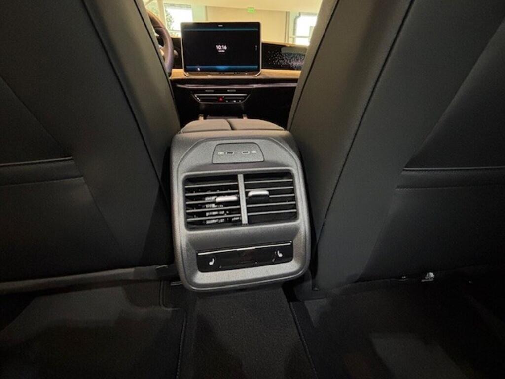 OI23O02789_15.webp_Passat R-Line People 2,0 TSI 150 kW   kW