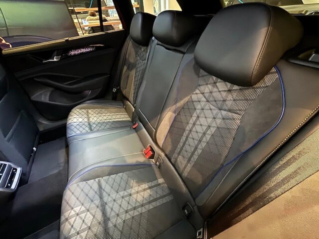 OI23O02789_16.webp_Passat R-Line People 2,0 TSI 150 kW   kW