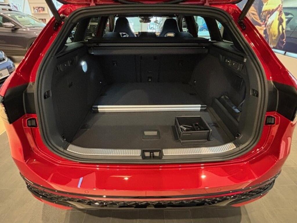 OI23O02789_17.webp_Passat R-Line People 2,0 TSI 150 kW   kW